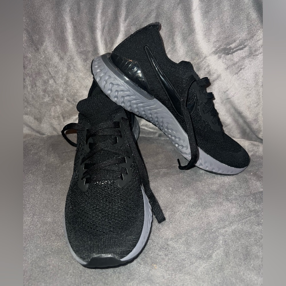 Nike Epic React Flyknit 2 Women's Running Shoes Black. Worn only a few times